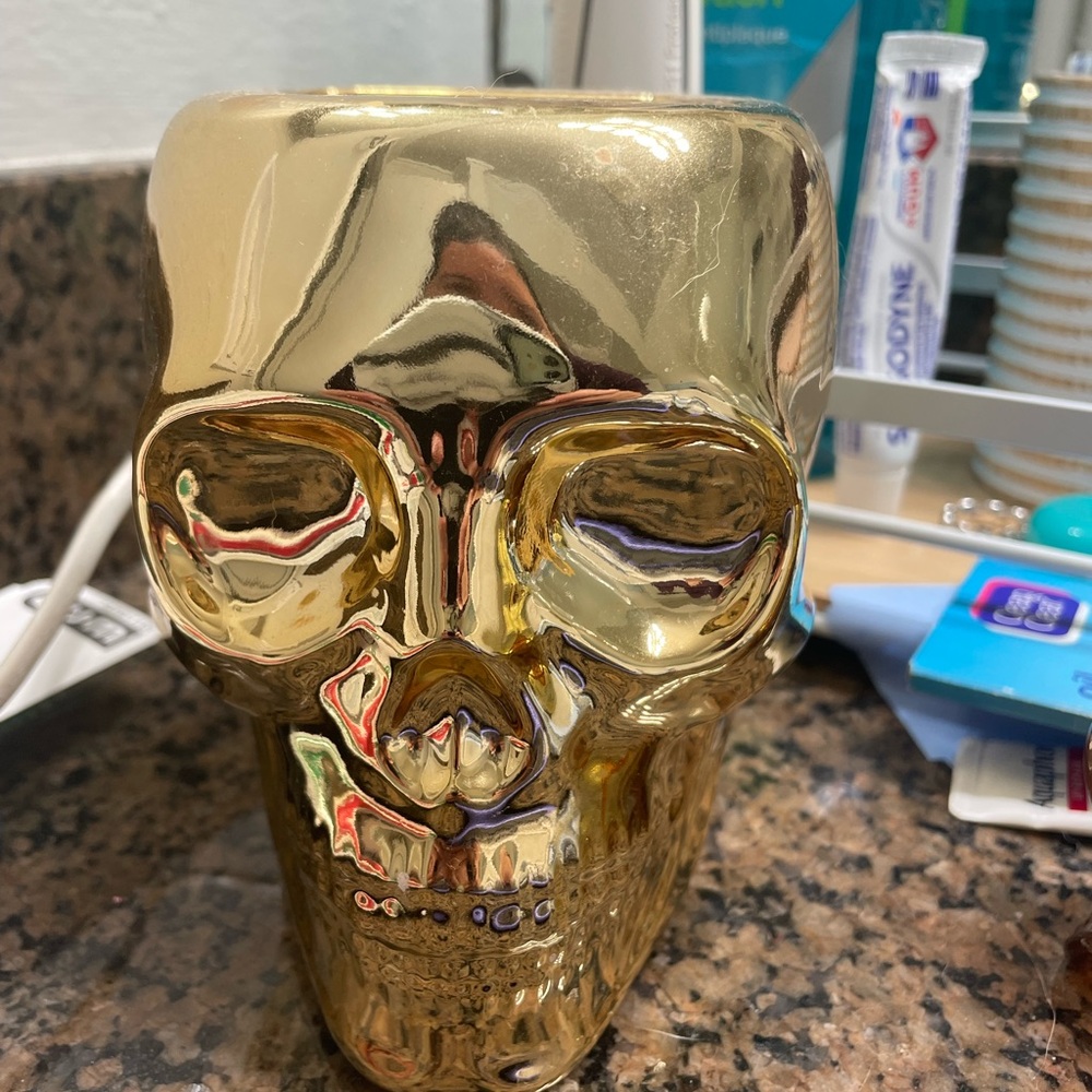 Bath & Body Works Gold Skull Halloween Foaming Soap Holder